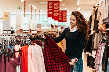 bc_20190527_The-Importance-of-Store-Signage-and-Visual-Merchandising.jpg